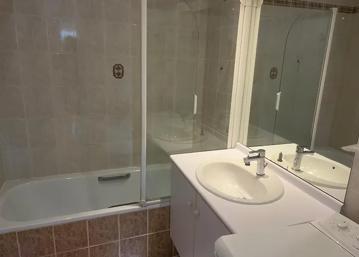 - T3 Avec Terrasse Et Parking - Fr-1-319-5