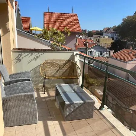 - T3 Avec Terrasse Et Parking - Fr-1-319-5 *