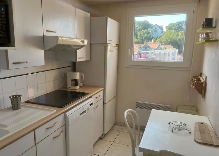 شقة - T3 Avec Terrasse Et Parking - Fr-1-319-5