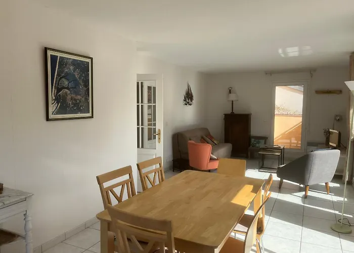 - T3 Avec Terrasse Et Parking - Fr-1-319-5 *